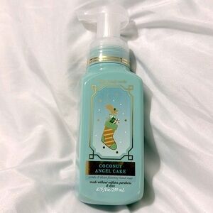 ✨NEW✨ Bath & Body Works Coconut Angel Cake Foaming Hand Soap 🫧😇🥥🎂